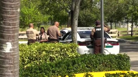 Police respond to NW Miami-Dade condo community following burglary, gunfire report