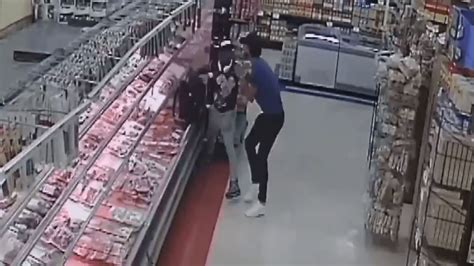 Police search for supermarket bandit who swiped $400 worth of meat