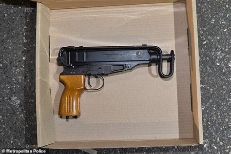 Police seize two Scorpion MACHINE GUNS and 40 bullets at Tube …