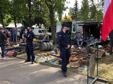 Policja zaaresztowała stoisko na Moto Weteran Bazarze.