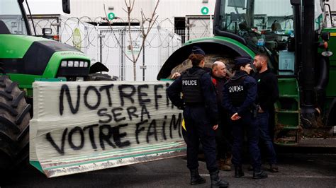 Polis Fransa'da çiftçilere müdahale etti: 79 gözaltı - Son Dakika Haberleri
