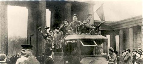 Politische entwicklung des ungarländischen deutschtums während der revolution 1918/19. - Passado heróico da casa dos expostos.