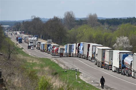 Polonia cerrará sus fronteras a los camiones rusos y bielorrusos