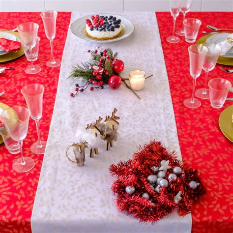 Polyester Solid Simplicity Table Runner with Lurex Yarn