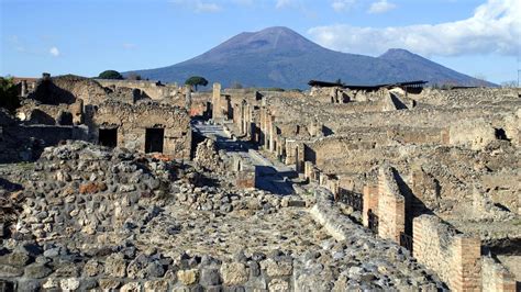 Pompeii under the volcano guide to the town buried by mount vesuvius 2000 years ago. - Bernard lonergan an introductory guide to insight.