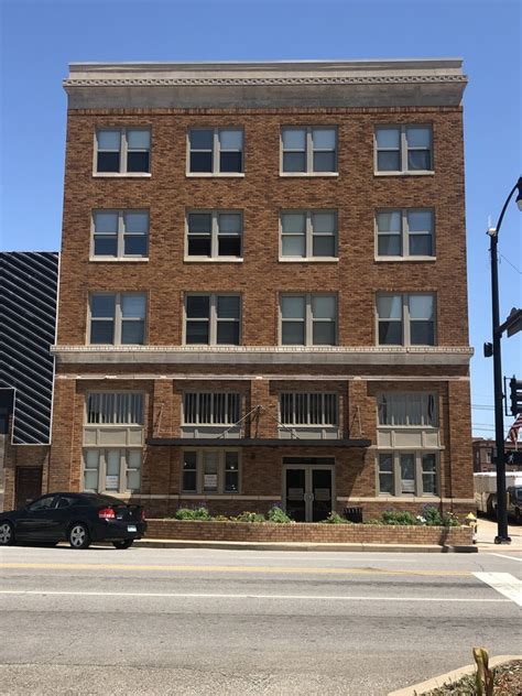 Ponca city apartments. Apartments with hardwood floors have a sense of elegance and often come with a variety of wood types and finishes. Browse 4 apartments in Ponca City, OK with hardwood floors and enjoy glossy wood floors throughout your new home. 