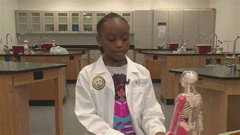 Ponce Health Sciences University inspires young minds with mini medical school program