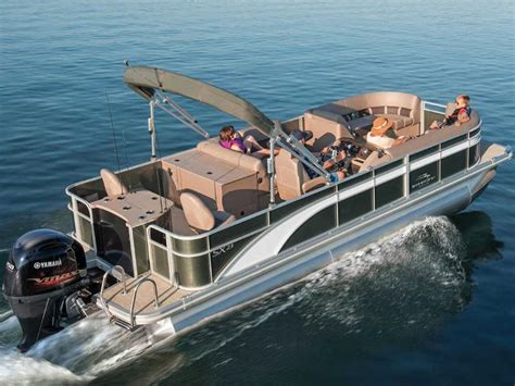  Comfortable and convenient, the Lowe® Ultra 160 C (Cruise) is an easy-going pontoon boat with room for a crew of eight. Three plush lounges with storage beneath surround a roomy playpen, and swiveling helm and passenger chairs with arm rests keep the captain and first mate in control. . 