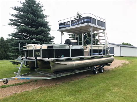 Pontoon and boat rental available to resort guests. Lake Mary - Alexandria, MN. Alexandria's Premium Family Resort on Lake Mary. Westridge Shores Resort. Home; Cabins; Boats; Map; Activities; FAQ; Photos; Oriole Lodge; Pontoons. Rental pontoons available to resort guests. 115hp 24ft $1250/week or $420/day. 70 hp 20ft $1050/week or $350/day. 50 .... 