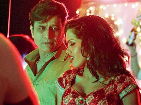 Pooja dombivali movie show time