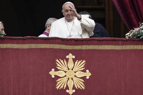 Pope Francis denounces weapons industry in annual Christmas appeal for peace