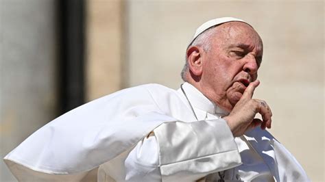 Pope Francis emerges from 3-hour abdominal surgery without complications