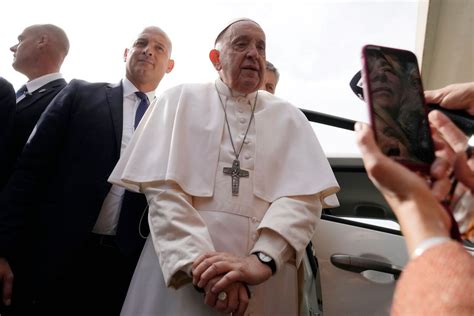 Pope Francis leaves hospital after bronchitis treatment