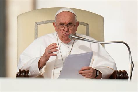 Pope presses theologians to be in tune with challenges of daily life and talk with non-believers