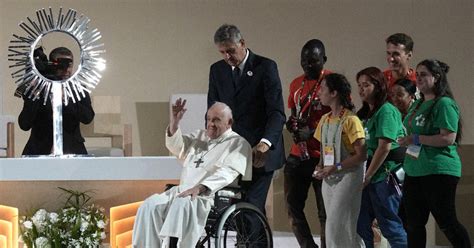 Pope wraps up an improvised World Youth Day with 1.5 million attendees and a very big Mass