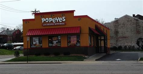 Popeyes covington la. 1 min to read. Covington police officers have identified the suspect who allegedly held a Popeyes Famous Fried Chicken and Biscuits' manager at gunpoint before fleeing after the two struggled in ... 