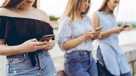 Popular Apps Women Have On Their Phones - The Hake