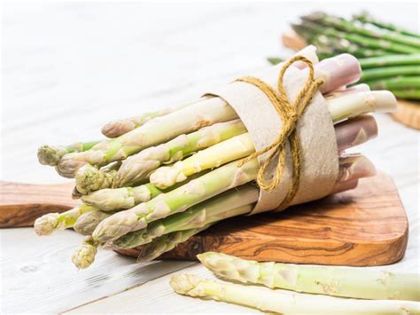 Popular Asparagus Types And Varieties For Your Garden - DIYs.com