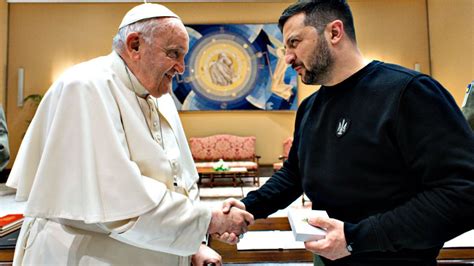 Por primera vez desde que comenzó la guerra, el papa se reúne con Zelensky en el Vaticano