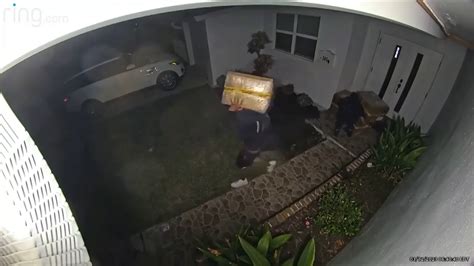 Porch pirates make off with hundreds of pillowcases in Dania Beach