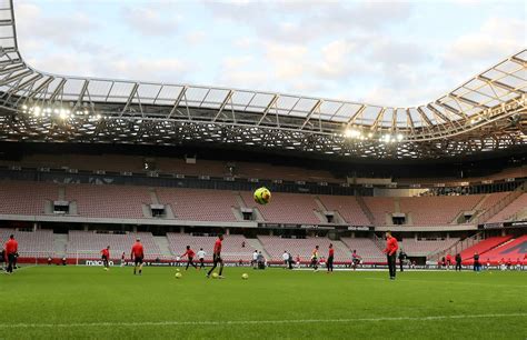 Feb 15, 2023 · Niza 🇫🇷 denunció que se grabó una película porno en los vestuarios de su estadio, el Allianz Riviera, mientras se enfrentaba a Lille por la Ligue 1. Los hinchas le trasladaron la situación a las autoridades y por eso el club tomó la decisión. 