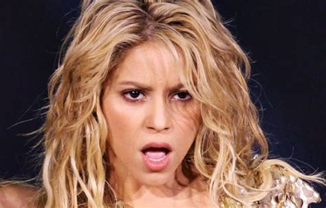 Mate Shakira sexy et vraiment à poil dans des vidéos porno et des sex tapes torrides au format. Elle est seins nus avec les tétons durs. Rendez-vous sur xHamster pour de l'action célébrités.