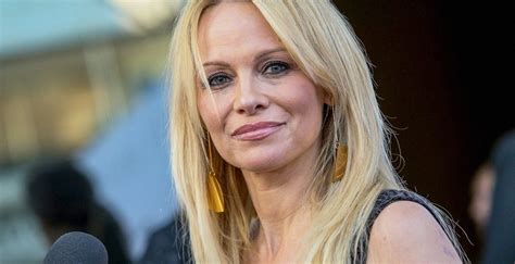 Watch sexy Pamela Anderson real nude in hot porn videos & sex tapes. She's topless with bare boobs and hard nipples. Visit xHamster for celebrity action.