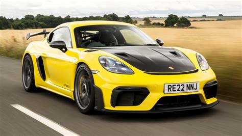 Porsche 718 Cayman GT4 RS vem com tudo que dá lá nas 9 mil …