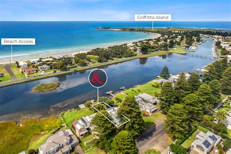 Port Fairy - Stockdale & Leggo