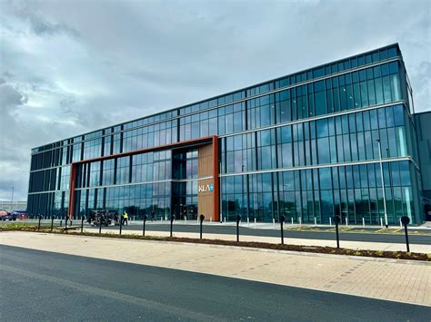 Porth studied mechanical engineering