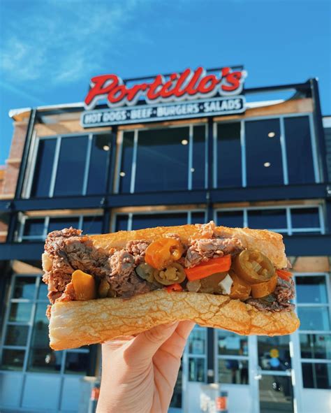 Portilloa - 20 Copycat Portillo’s Recipes. Emily Racette Parulski Updated: Feb. 06, 2024. The Chicago-based restaurant famous for hot dogs, Italian beef and chocolate cake is only located in 7 states. Now you can enjoy Portillo’s …