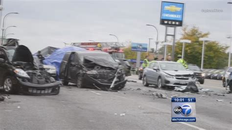Portion of S Cicero Ave. in Oak Lawn closed after car crashes into business