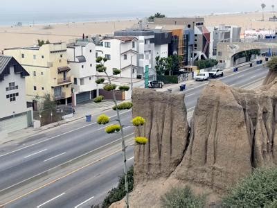 Portion of Santa Monica bluffs in danger of falling onto PCH
