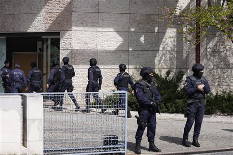 Portugal: Refugee held as suspect in Muslim center stabbings