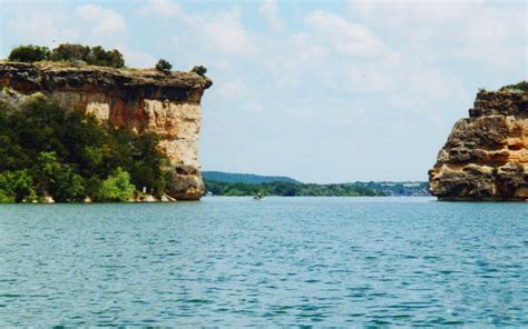 Gaines Bend Possum Kingdom Lake is a very private gated lake community with some of the best views Possum Kingdom Lake has to offer! This is a peninsular shaped development with a gentle slope on its eastern side and soaring limestone cliffs on its western edge.