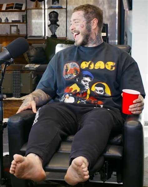 Post malone feet. Jul 17, 2022 · Post Malone has been a massive name in music over the last couple of years, gaining a large following and consistently charting when he releases. ... Height: 6 feet 2 inches / 1.84m Net worth: $45 ... 
