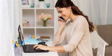 Customer Support. Customer Support crewmembers connect with customers over the phone or online through live chat, social media and email. Across a range of situations, they are natural problem-solvers who offer helpful solutions and products to customers in a …. 