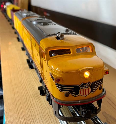Post war lionel trains. Feb 11, 2021 ... This engine belonged to my neighbor Sam. In one of our many conversations, we started talking about trains. Sam mentioned that he still had ... 