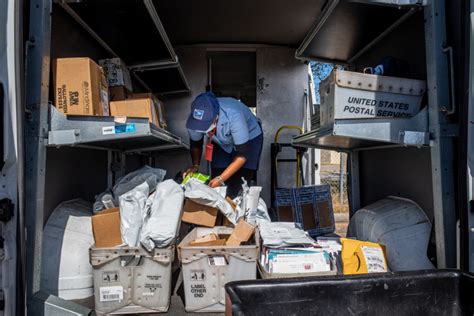 Postmaster describes 'disturbing' rise in crimes against Oakland postal workers