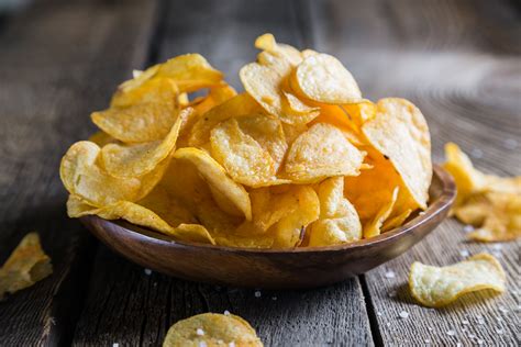 Potato crisps. Pre-heat some oil for frying. If you have a cooking thermometer, heat the oil to 360 degrees for the crisps to come out perfectly. Use sunflower oil, vegetable oil or peanut oil for the crisps ... 
