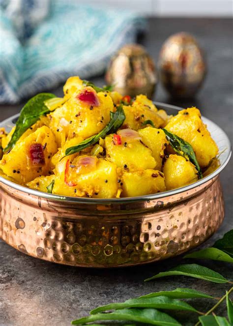 Potato Kurma – South Indian style kurma curry made freshly groun