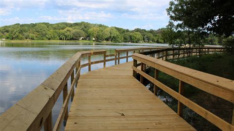 Potentially toxic algae bloom prompts swimming closures, warnings at Woodbury lake