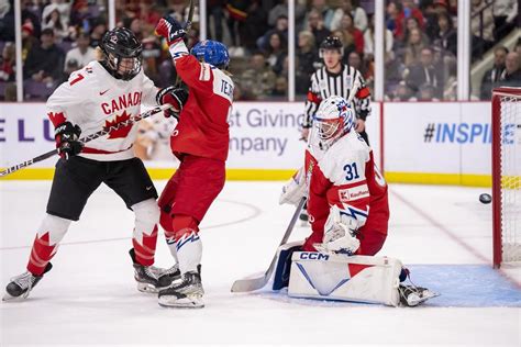 Poulin scores milestone goal, Canada beats Czechia