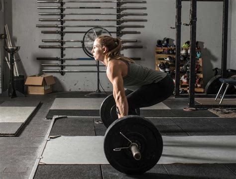 Power clean exercise. Learn how to execute proper form of the explosive Olympic weightlifting exercise that trains power output and explosiveness. The power clean involves four phases: starting position, first pull, second pull, and … 