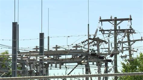 Power outage in manchester nh. Tens of thousands of New Hampshire customers are waking up without electricity Sunday morning after a storm moved across the Granite State on Saturday. The reported number of outages peaked at ... 