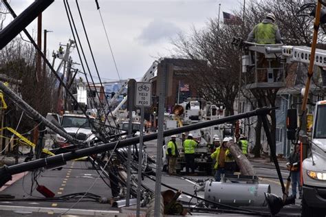 Thousands of New Englanders lost power Wednesday morning as a powerful storm blasted the region. The Massachusetts Emergency Management Agency reported 3,067 customers without electricity as of 2 p.m., down from over 6,000 on Wednesday morning. About 3,600 New Hampshire electric customers were also without …. 