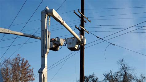 SPRINGFIELD, Mo. (KY3) -Nearly 300 City Utilities customers lost electricity Monday morning. The power outages started around 2 a.m. Close to 1,400 customers were without power when the outages .... 