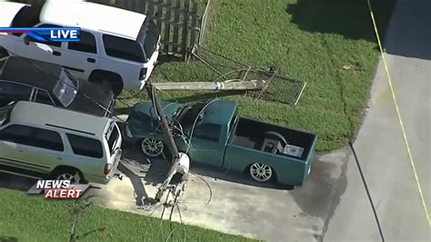 Power pole collapses damaging multiple vehicles in Miramar