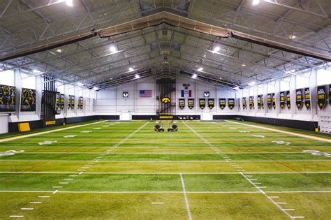6 Tem 2021 ... Dedicated in 2007, the Sam Baugh Indoor Practice Facility and Cox Field features a 71300 square-foot climate-controlled practice area ....
