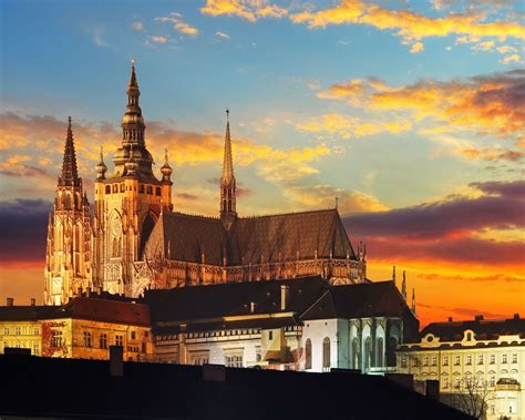 Praga: Castle & Ch. Bridge Private Walking Tour em DE ou EN